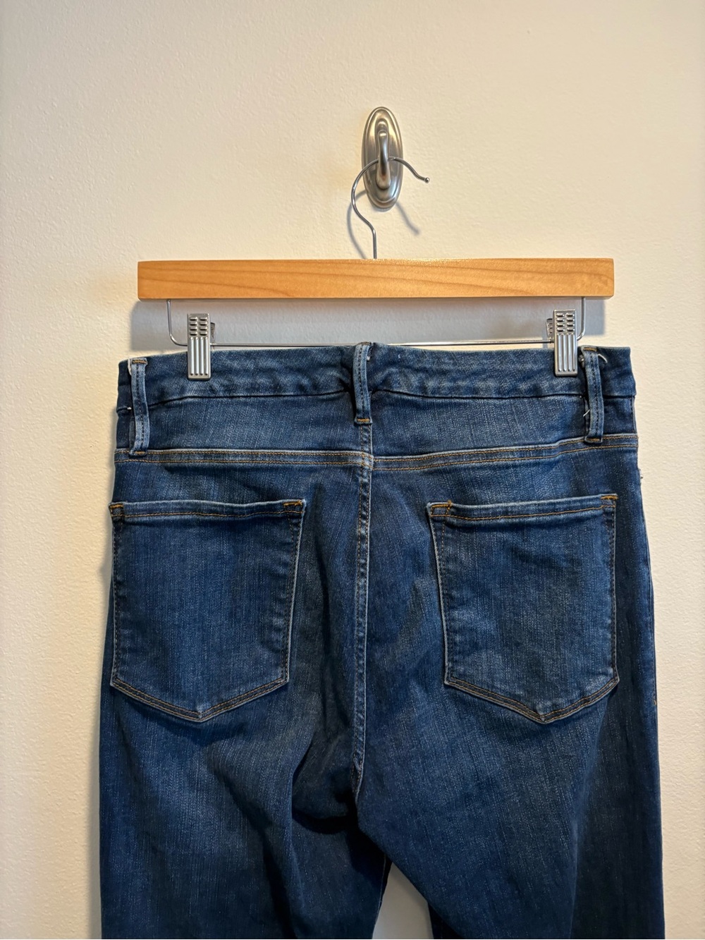 FRAME || Le One Crop Mini Boot Jeans in Prima Wash Multi-Size 2 (30-34) - Picture 6 of 13